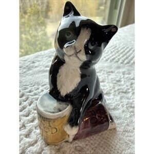 VTG Royal Doulton Black and White Cat Dinnertime Figurine 2.5” Tall